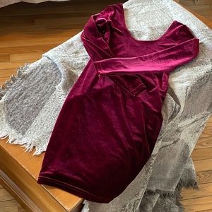 AMERICAN APPAREL - Red velvet mini dress, with long sleeves and scoop back